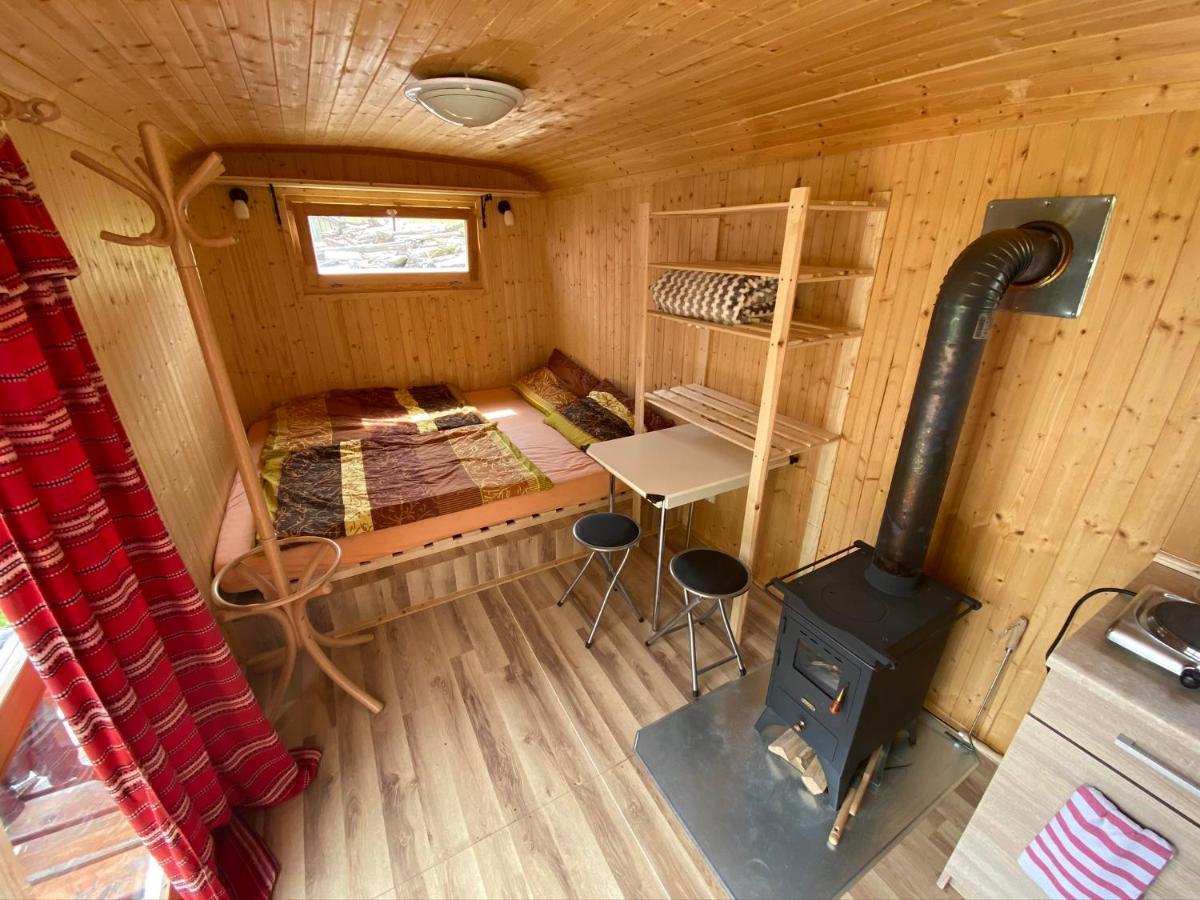 Hotel Maringotka Na Samote Na Kozi Farme Pobezovice Esterno foto