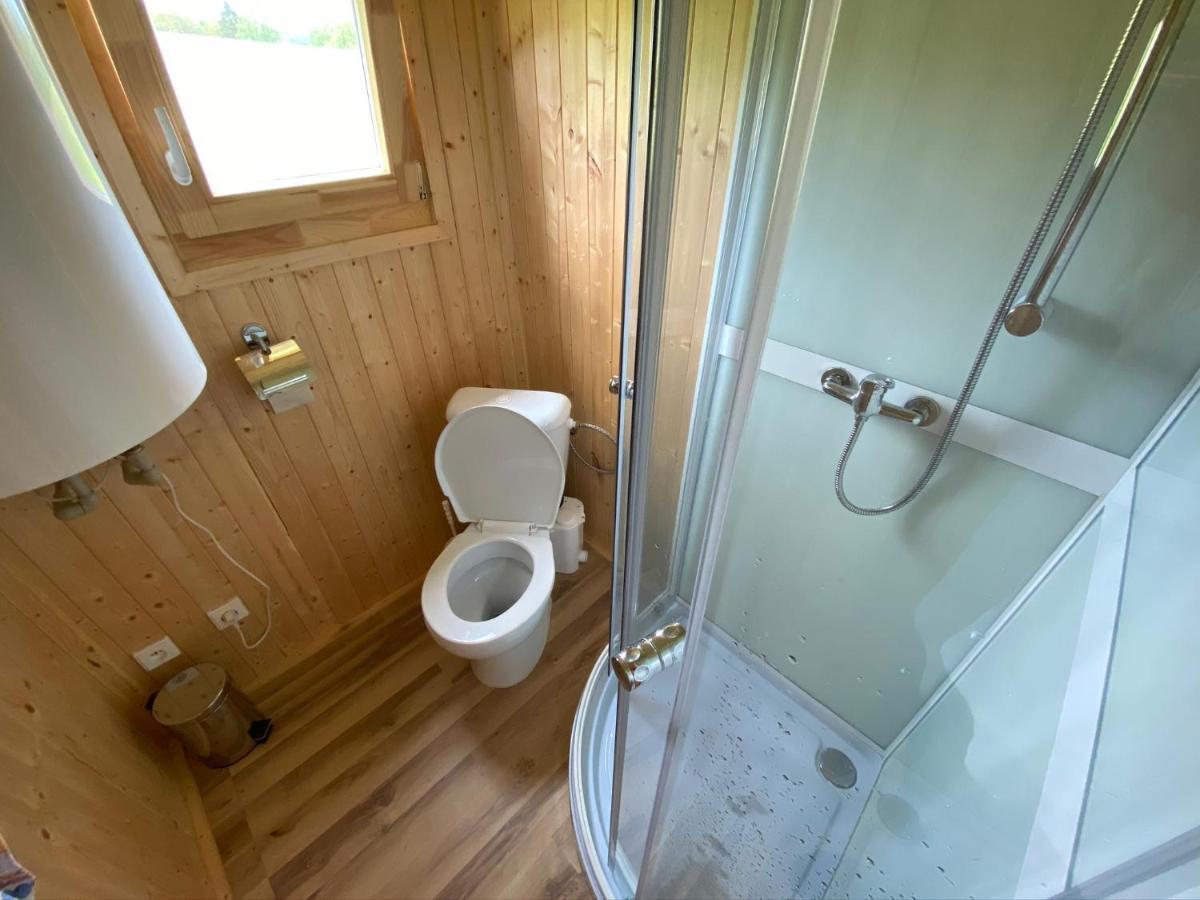 Hotel Maringotka Na Samote Na Kozi Farme Pobezovice Esterno foto