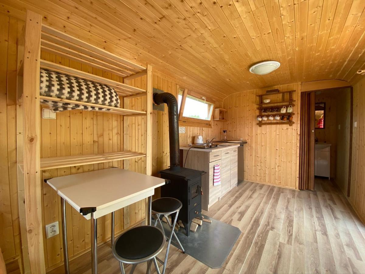 Hotel Maringotka Na Samote Na Kozi Farme Pobezovice Esterno foto