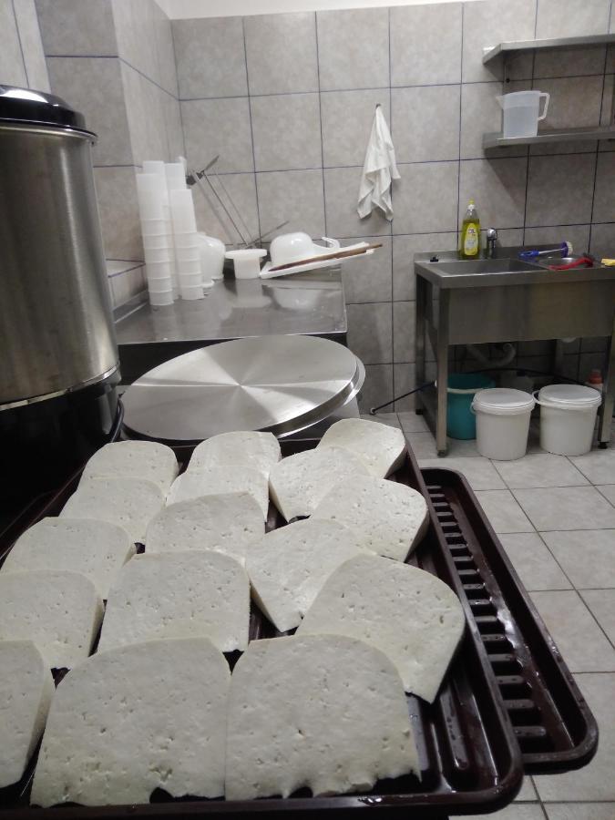 Hotel Maringotka Na Samote Na Kozi Farme Pobezovice Esterno foto